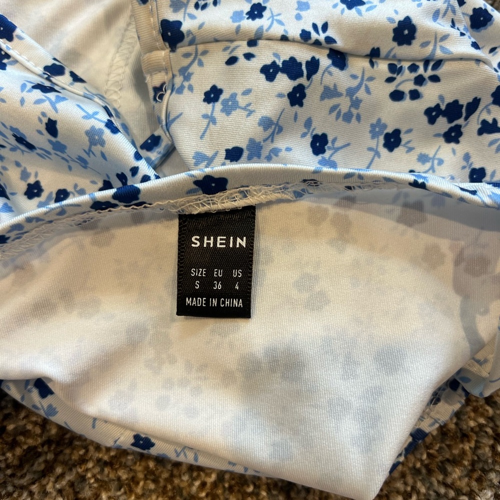 SHEIN White and Blue Fitted Crop Camisole - Picture 3 of 3